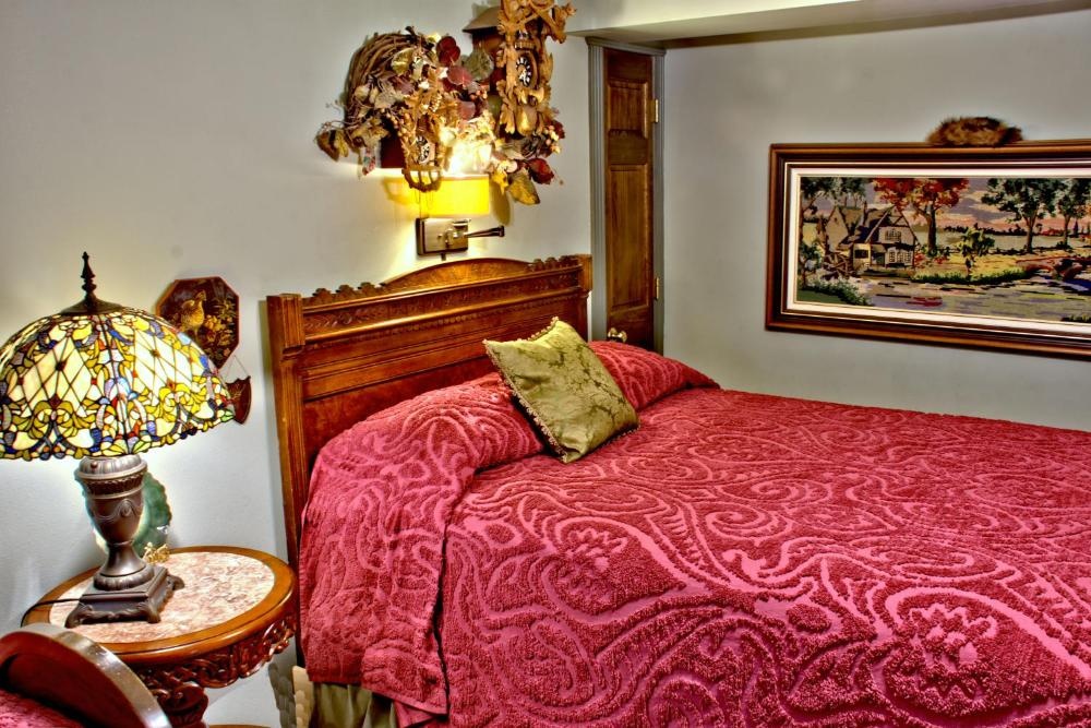Big Yellow Inn Image 11