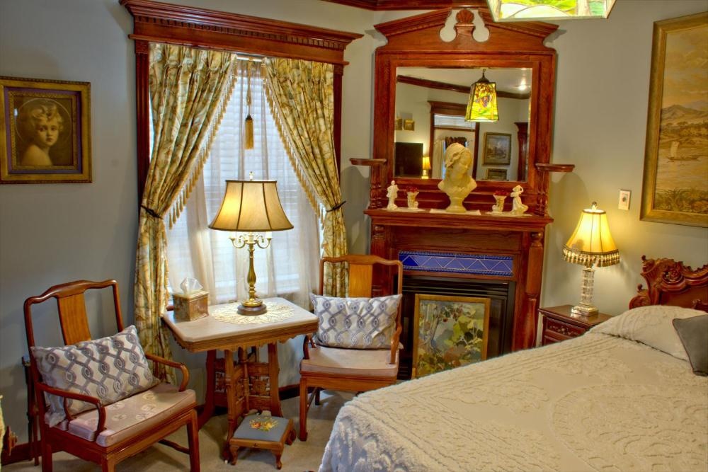 Big Yellow Inn Image 18