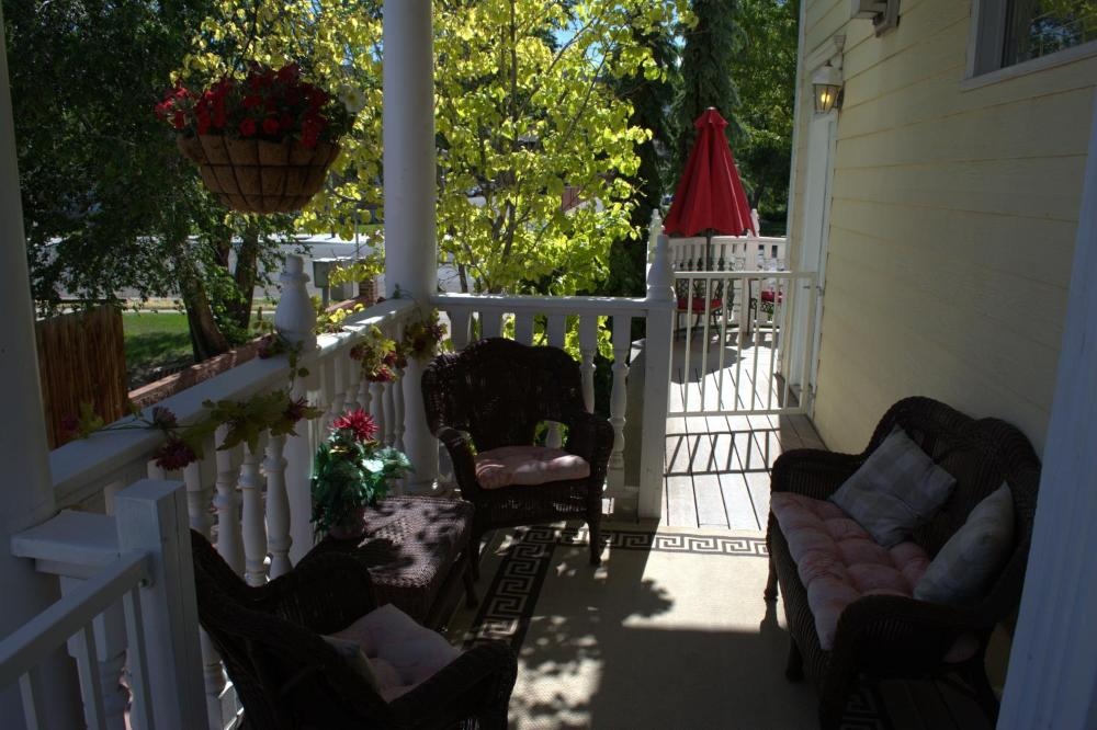 Big Yellow Inn Image 28