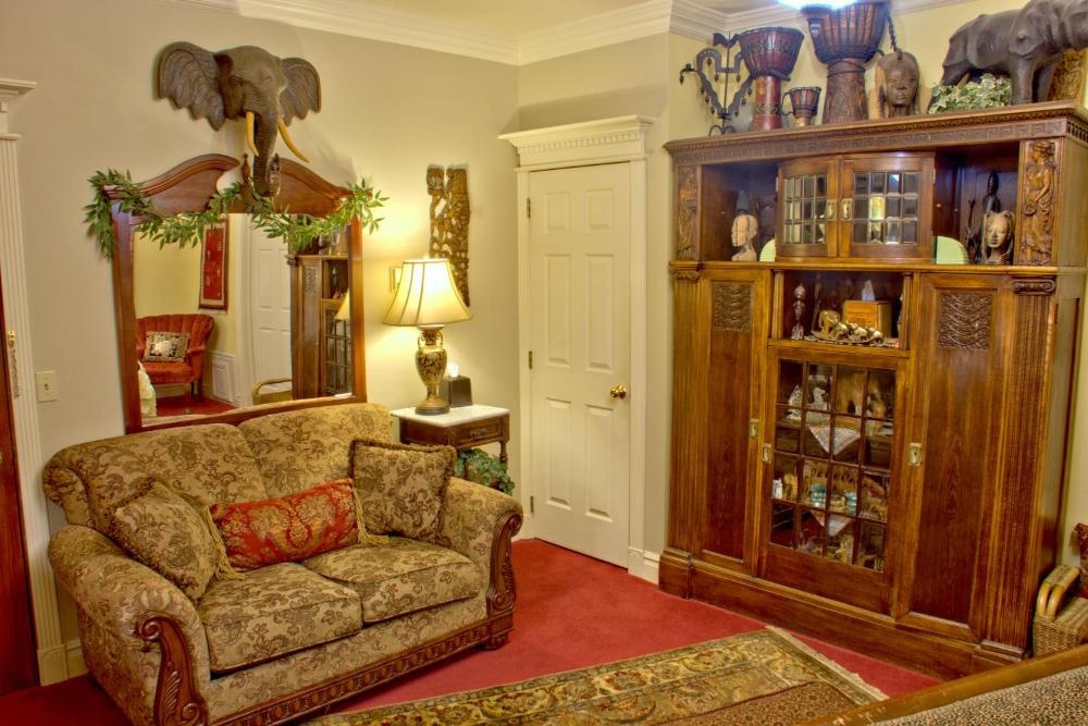Big Yellow Inn Image 49
